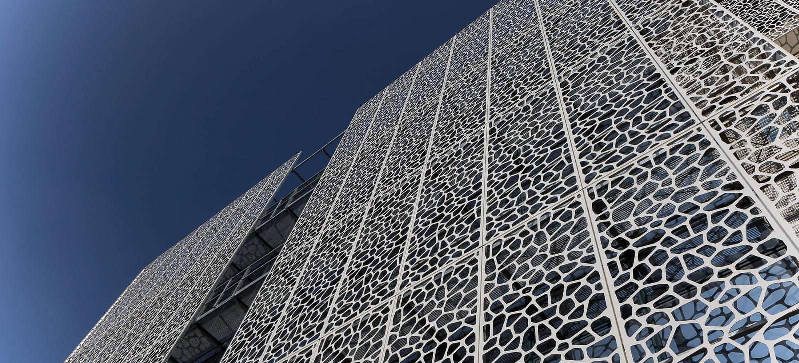 Campus Connect Velizy Background No Mask